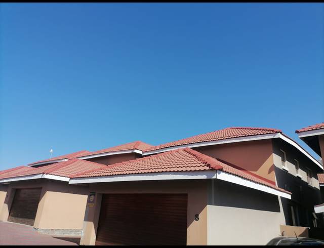 3 BEDROOM TOWNHOUSE FOR SALE IN CASA ACACIA